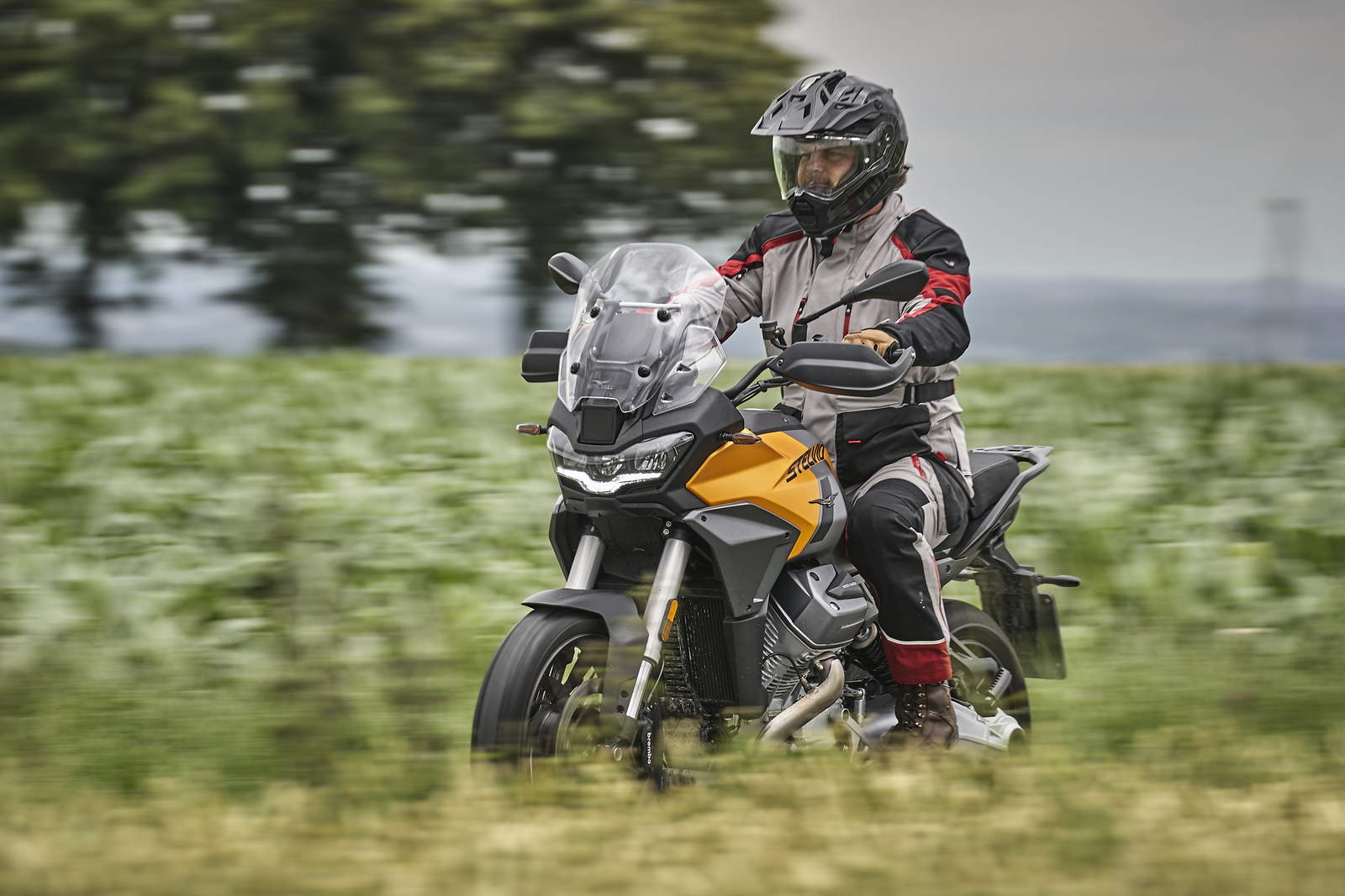 Honda Africa Twin CRF 1100 vs Moto Guzzi Stelvio